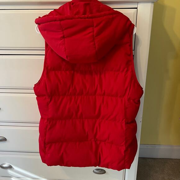 Fabletics Wander Red Puffer Vest Women's Size Large EUC Warm Layering Vest - Picture 3 of 8